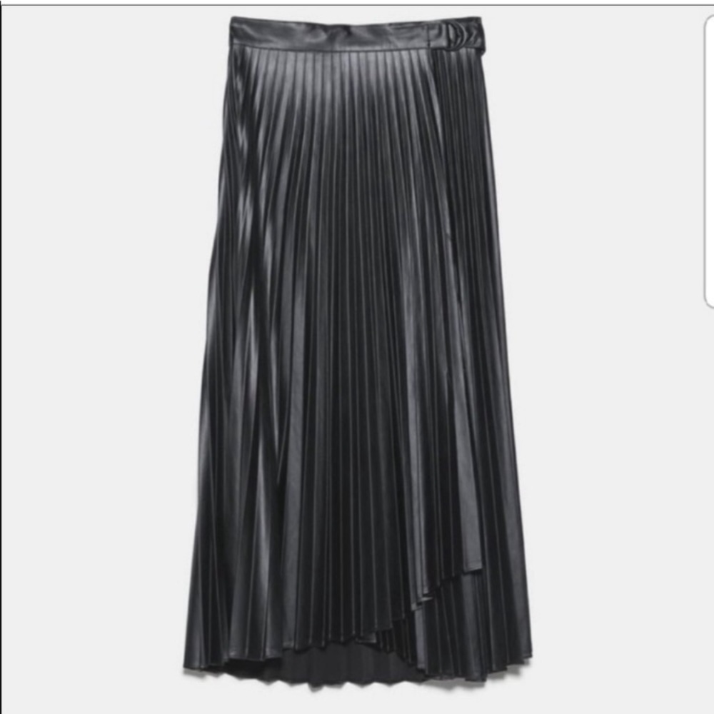 New Zara pleated skirt